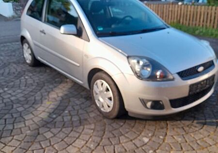 Ford Fiesta 1,4 16V Ambiente Ambiente