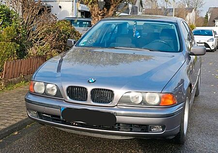 BMW 528i A