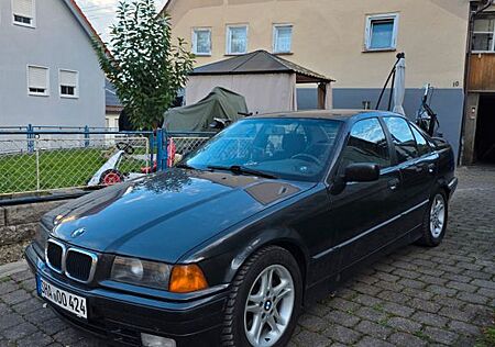 BMW 320i E 36 Limousine H Kennzeichen auf Wunsch