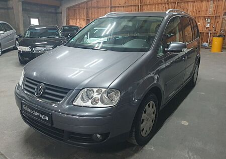 VW Touran Volkswagen 2.0 TDI Highline / Leder_SH_AHK_Tempomat