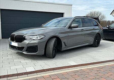 BMW 540d xDrive Touring M Sport AHK PANO LASER
