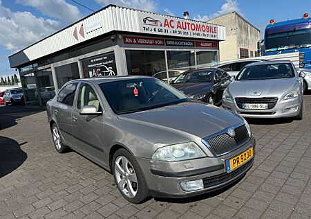 Skoda Octavia Lim. Elegance DSG*Xenon*Leder*..