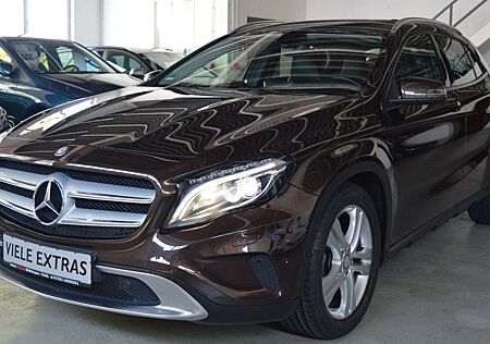 Mercedes-Benz GLA 200 /URBAN/Xenon/Navi/Scheckhefthistory/EURO6