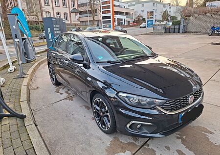 Fiat Tipo -1.Hand-1.4 T-Jet Lounge 120 PS Benzin BJ17