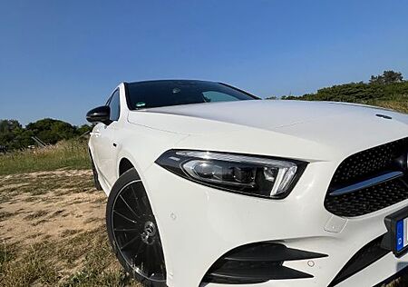 Mercedes-Benz A 250 A250e mit Hammerausstattung!