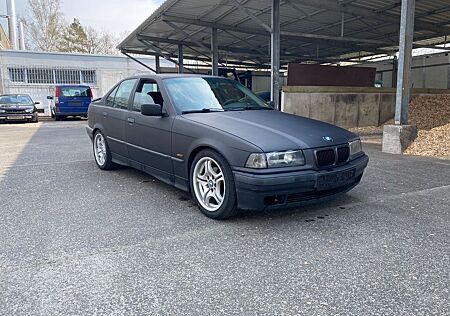 BMW 320i E36