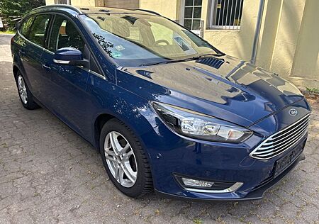 Ford Focus Turnier Titanium Navi PFC Kamera