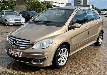 Mercedes-Benz B 150 SPORTS KLIMA 5-GANG AHK 95.000 KM TÜV NEU
