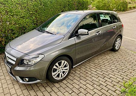 Mercedes-Benz B 180 -