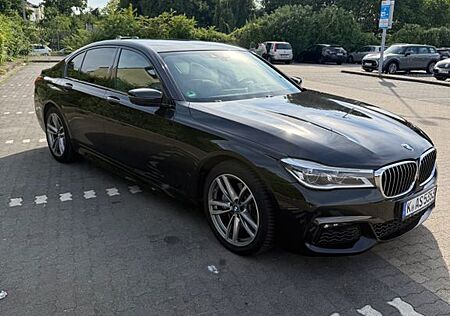 BMW 730d Scheckheft + M-Paket + LED + Ambiente