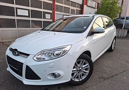 Ford Focus Turnier Titanium *Klima*SHZ*1.Hand*Tüv*