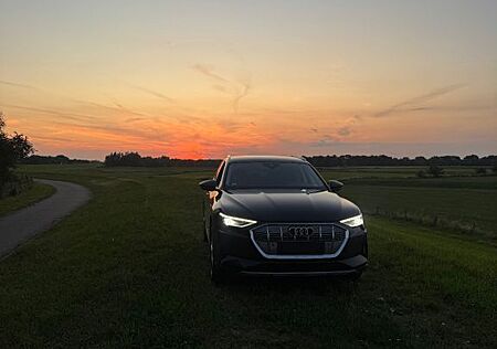Audi e-tron 50 quattro -