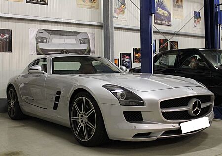 Mercedes-Benz SLS AMG Coupe 1.Hand Carbon 4717KM