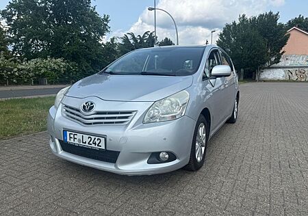Toyota Verso Edition 2,0 AHK Panorama Klima EU5 1Hand