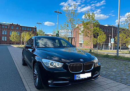 BMW 530 HEAD UP/KAMERA/NAVI/LEDER/XENON/SITZHEIZUNG/PANO