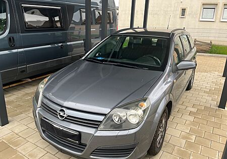 Opel Astra Caravan 1.6 mit Anhängerkupplung