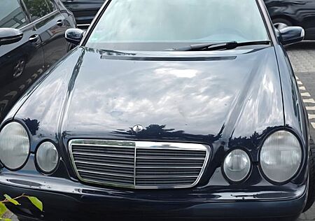 Mercedes-Benz E 200 gebraucht kaufen Mercedes-Benz E 200 CLASSIC Classic