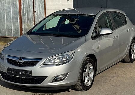 Opel Astra J Lim.*Edition*KLIMA*Szh*