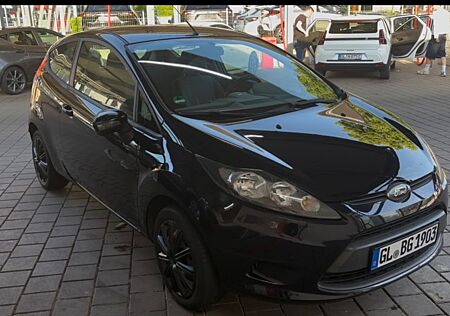 Ford Fiesta 1.4 Trend schwarz