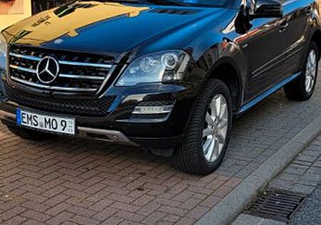 Mercedes-Benz ML 300 CDI 4MATIC BlueEFF. Grand Edition Gra...