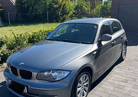 BMW 118d - grau metallic