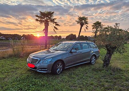 Mercedes-Benz E 220 CDI T BlueEFFICIENCY -