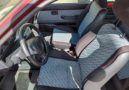 Peugeot 106 1.1 XR mit Standheizung und Anhängekupplung
