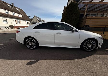Mercedes-Benz CLA 200 -