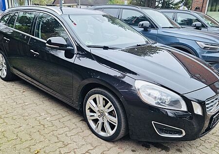 Volvo V60 Kombi Summum D5 AWD AUTOMATIK LEDER NAVI SD