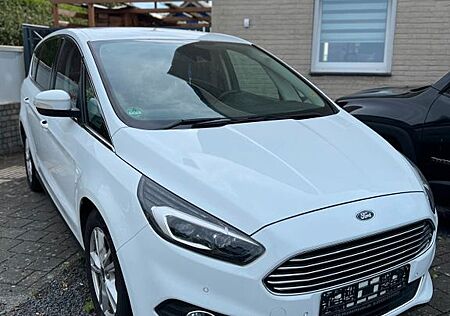 Ford S-Max 2,0 TDCi 110kW Titanium PowerShift Tit...