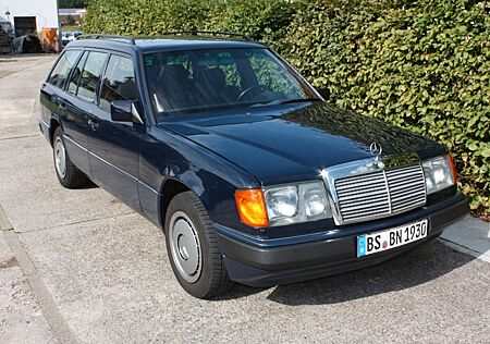 Mercedes-Benz E 300 W124 300TE 6-Zylinder H-Zul. Besondere Farbkombi