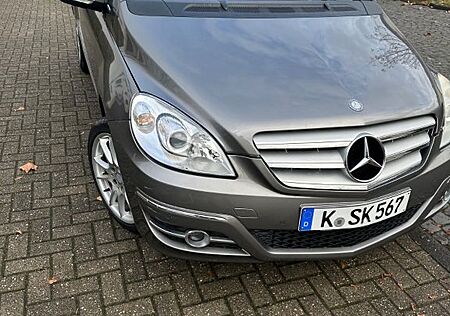 Mercedes-Benz B 180 BlueEFFICIENCY -