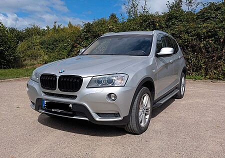 BMW X3 xDrive20d - Panorama, Scheckheft, Tüv