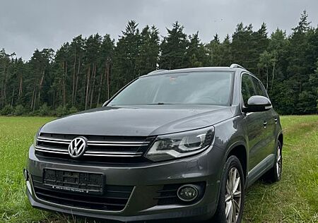 VW Tiguan Volkswagen 2.0 TDI DSG 4MOTION Sport & Style Spo...