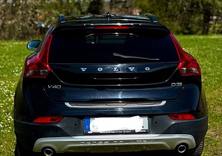 Volvo V90 Cross Country V40 Cross Country D3 Geartronic Momentum Mom...