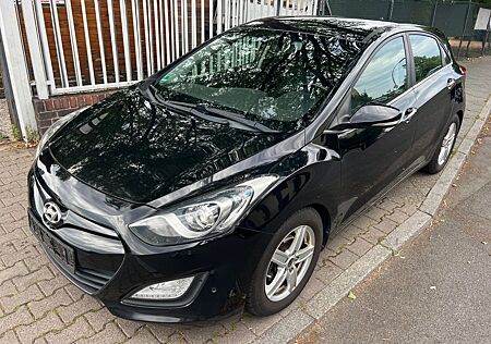Hyundai i30 1.6 CRDi 94kW Trend blue