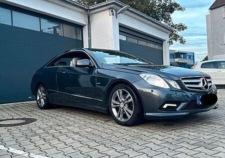 Mercedes-Benz E 250 Coupé CDI BlueEFFICIENCY ELEGANC...