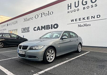 BMW 320i -