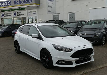 Ford Focus ST | XENON | CAR-PLAY | RECARO | PDC