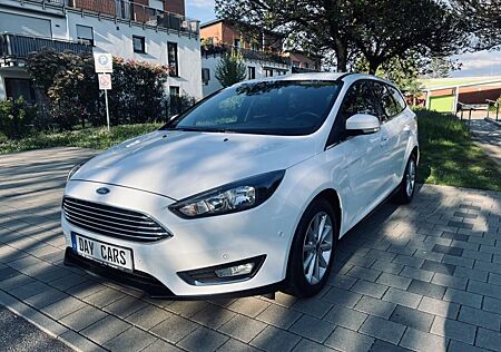 Ford Focus Titanium*Navi*Shz*PC. V+H Kamera*A.CarPlay