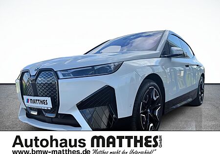 BMW iX xDrive40 M-Sportpaket Anhängerkupplung Panora