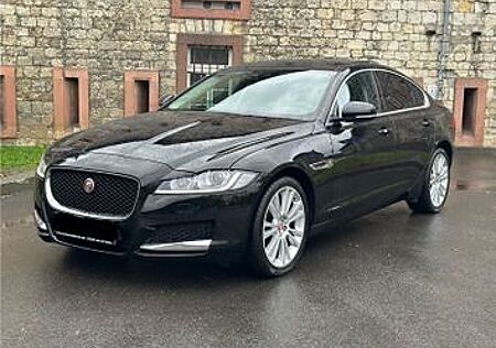 Jaguar XF 20d 180PS Portfolio Automatik Portfolio