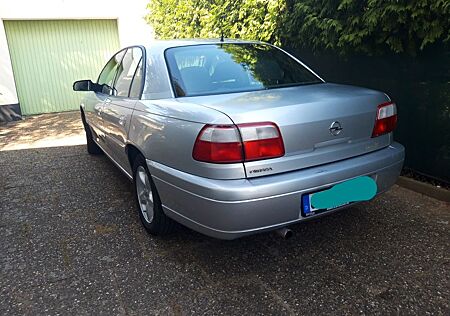 Opel Omega 2.2