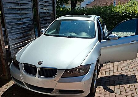 BMW 320i Lim. E90 BITTE TEL.01608712097 ANRUFEN