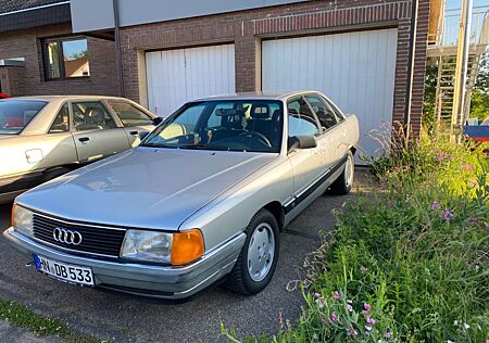 Audi 100