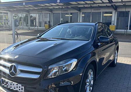 Mercedes-Benz GLA 200 d Kamera/Totw./Navi