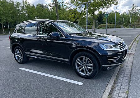 VW Touareg Volkswagen 3.0 V6 TDI R-Line