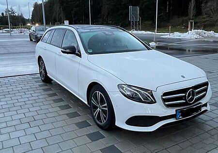 Mercedes-Benz E 220 d 4MATIC T Autom. -Panorama Standheizung