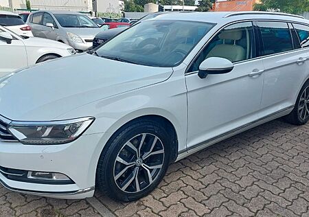 VW Passat Variant Volkswagen Highline Leder ACC Navi AHK LED