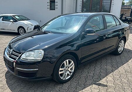 VW Jetta Volkswagen Trendline/Navi/ Apple CarPlay/8x Bereift
